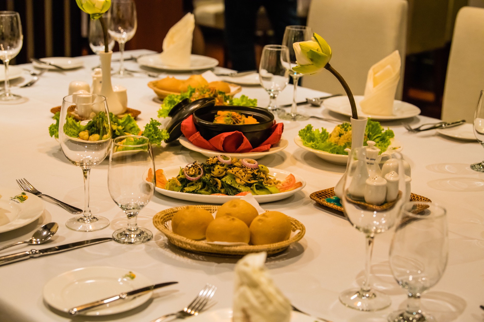 CroisiEurope RV Indochine II Restaurant 4.jpg